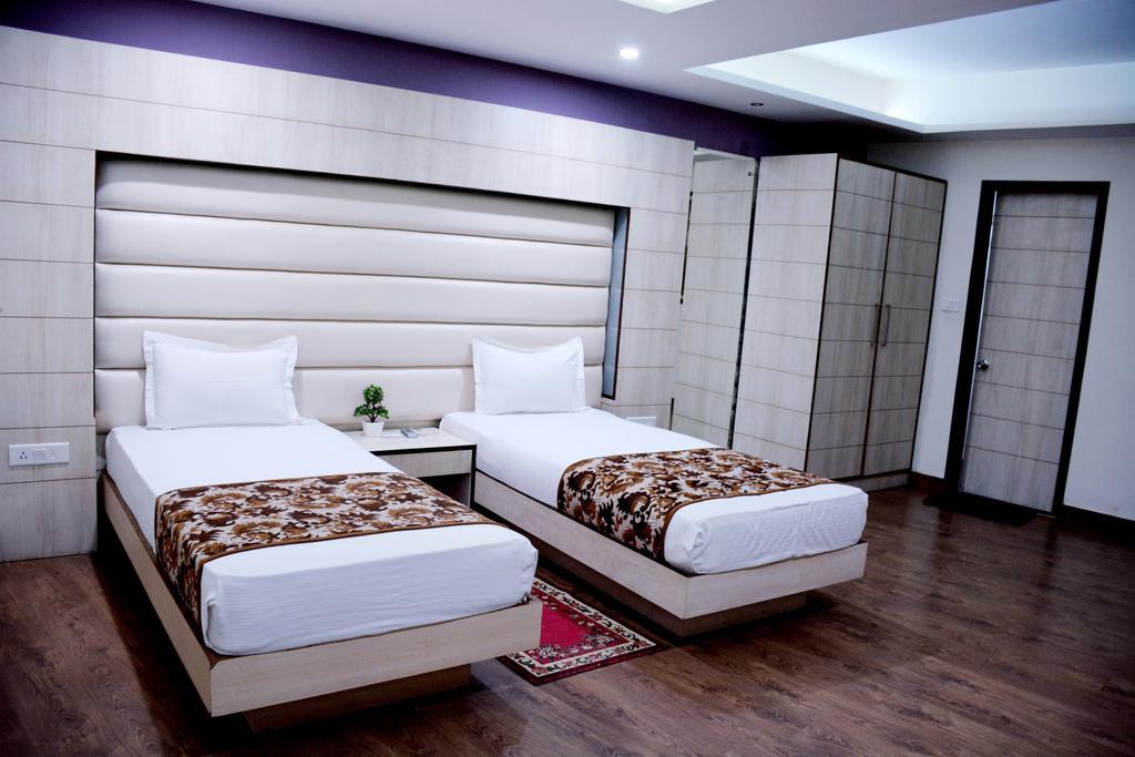 Geetika Galaxy Hotel Kanpur Dış mekan fotoğraf