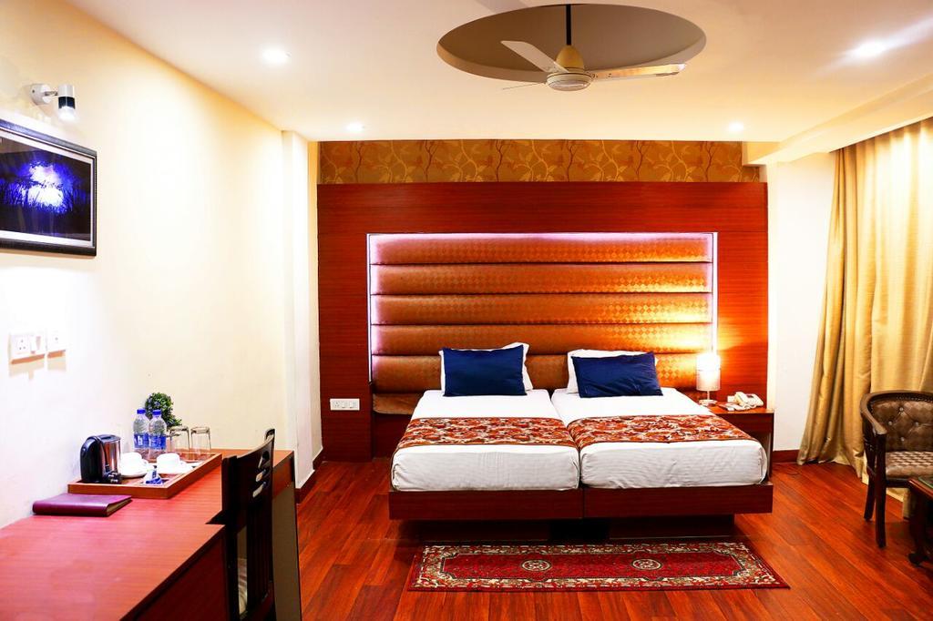 Geetika Galaxy Hotel Kanpur Dış mekan fotoğraf